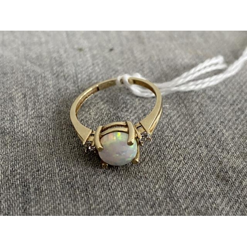 310 - 9ct gold and opal ring (size L)