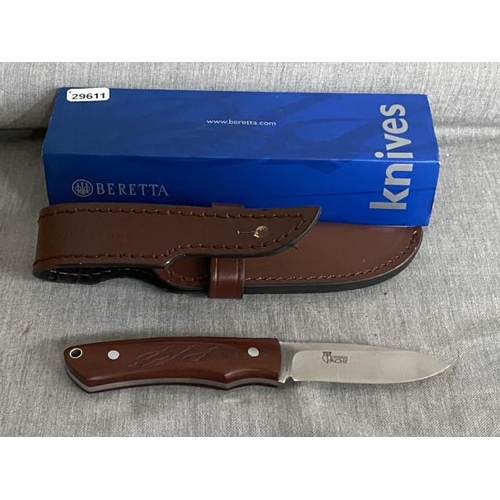 336 - Boxed Beretta utility drop hunting knife