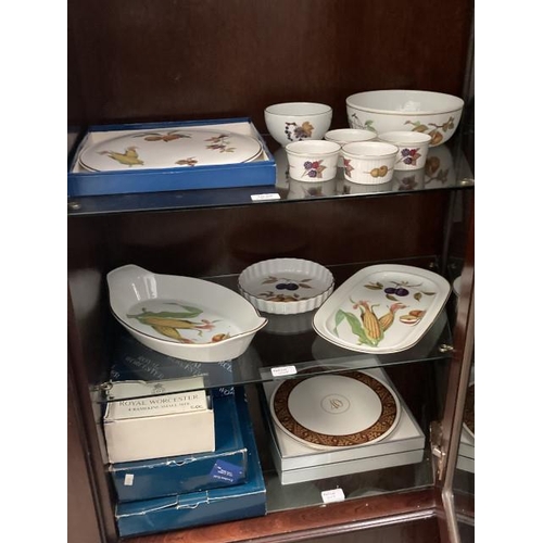 448 - 10 pieces of Royal Worcester 'Evesham' (Some boxed) & Royal Worcester '40th' cake plate