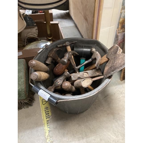 503 - Bucket of hand tools inc. axes, hammers, trowels, lump hammer etc.