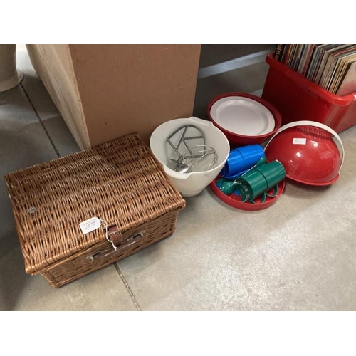 506 - 1970's Italian Guzzini Per Alimenti picnic ball complete with contents, wicker picnic hamper & Kenwo... 