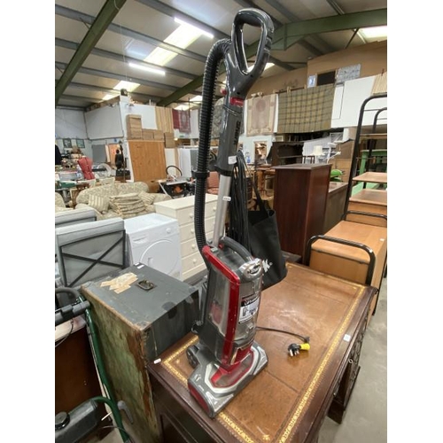 80 - Shark NV680UKCO40 vacuum cleaner