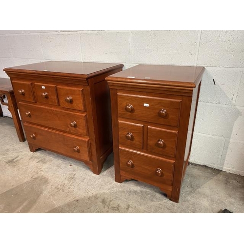 92 - Cherry wood 4 drawer chest 74H 46W 46D & a matching 5 drawer chest 74H 76W 46D (please note the draw... 