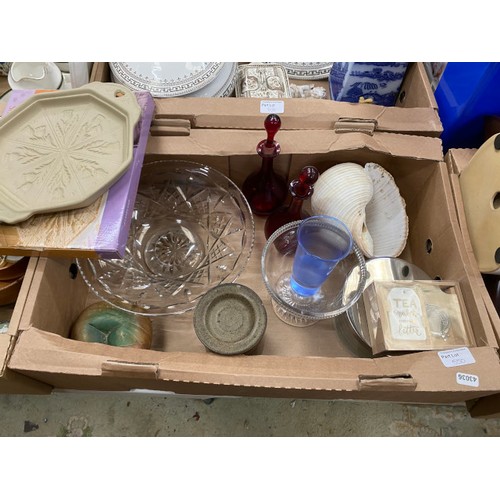 550 - Assorted collectables including glassware, Masonic items, shuttles, etc