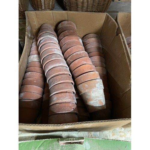 552 - 9 boxes of vintage terracotta flower pots of various sizes (please see additional images)