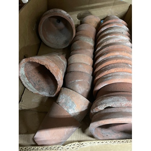 552 - 9 boxes of vintage terracotta flower pots of various sizes (please see additional images)