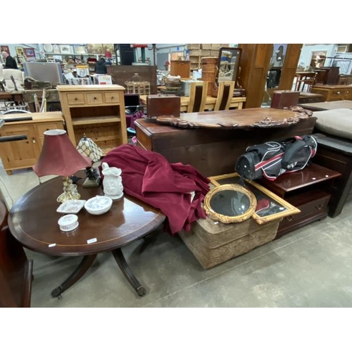 108 - Mahogany coffee table 56H 93cm diameter, 2 table lamps, Wedgwood trinket box etc