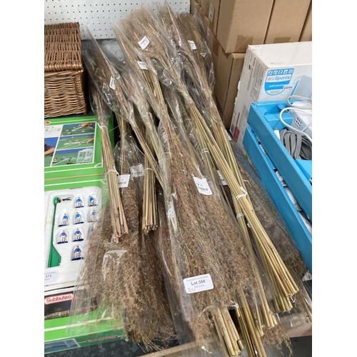 368 - Approximately 28 bundles of natural dried grasses (Ex shop stock)