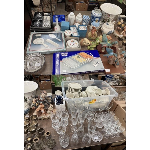 491 - Assorted collectables including boxed Royal Doulton decanter and 2 glasses, boxed Royal Doulton crys... 