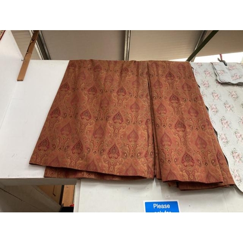 525 - 3 pairs of lined brocade curtains 200W x 210D and one door curtain 200W x210D