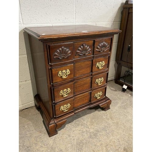 62 - Mahogany chest of drawers 73H 60W 41D