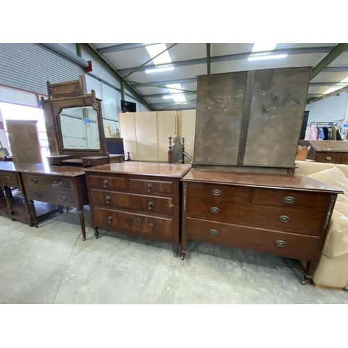 122 - 2 mahogany 4 drawer chests 80H 107W 48D & 82H 106W 47D and a mahogany dressing chest 160H 92W 54D