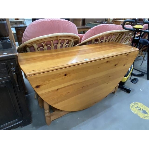 132 - Pine gate leg table 77H 145W 47-185W