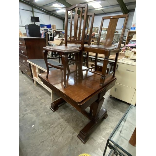 148 - Oak draw leaf table 71H 91W 91D and 4 chairs