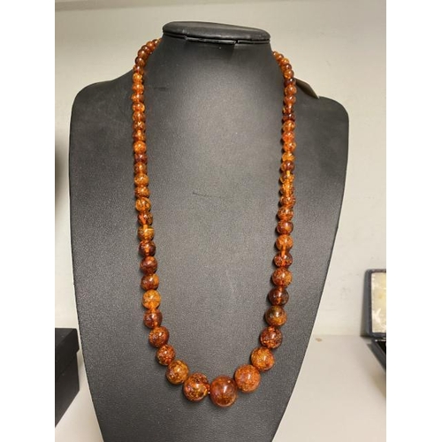 250 - Graduated string of Baltic Amber beads (39g, smallest bead 5mm - largest 11mm, 68cm long)