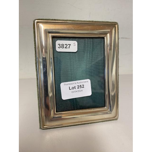 252 - Carrs of Sheffield silver photograph frame 10.5x13cm