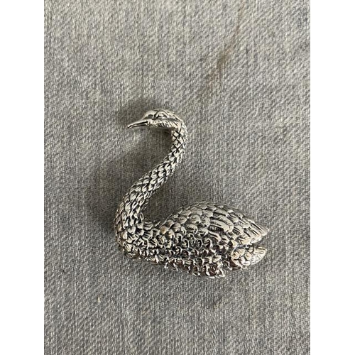 286 - Silver swan brooch