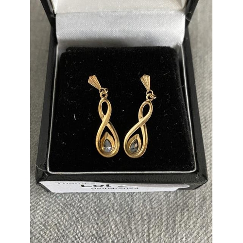 293 - Pair of 9ct gold drop earrings