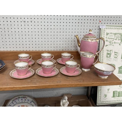 353 - Royal Doulton tea set in pink and gilt (15 pieces)