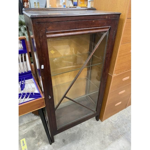 243 - Edwardian mahogany display cabinet with 1 key 122H 62W 32D