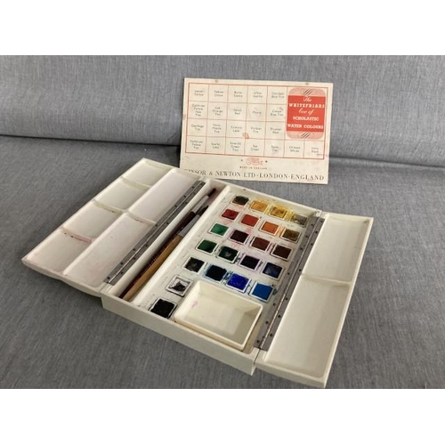 300 - Winsor & Newton Bakelite paint box 'The Whitefriar'