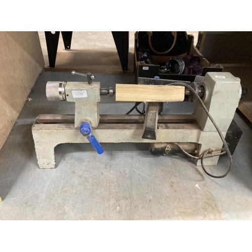 550 - Fox mini wood lathe model. F46252