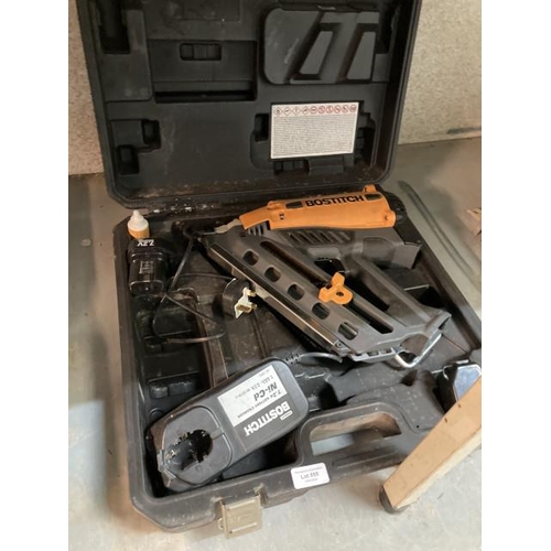 555 - Cased Stanley Bostitch gas framing nailer with charger & one battery model. GF33PT