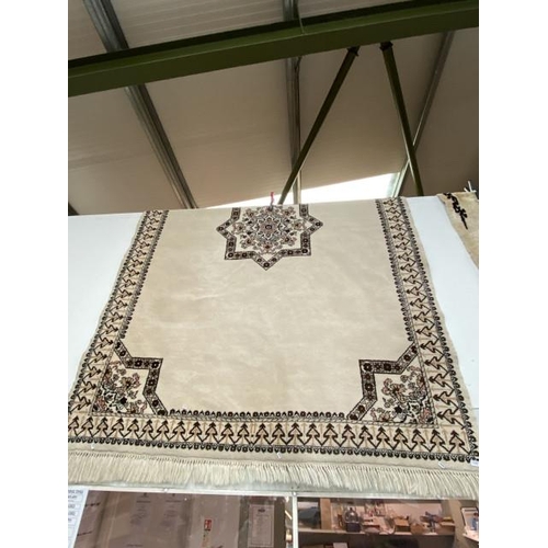 257 - Cream ground Moroccan rug 305 x 215cm