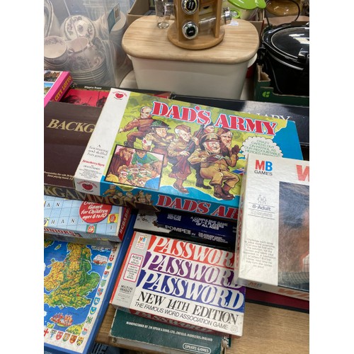 563 - Good quantity of vintage games and puzzles including Mouse Trap, Dad's Army, Double Cross, The Londo... 