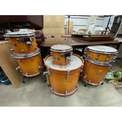 104 - 6 Mapex Pro M drums