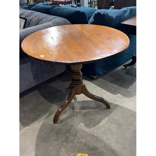 125 - Period pine pedestal table 76H 90cm diameter