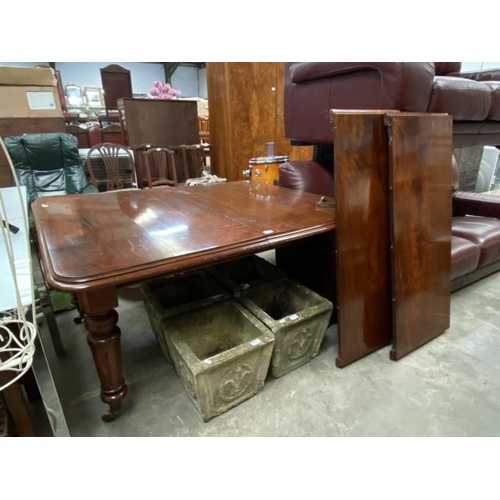 61 - Victorian mahogany wind out dining table with winder 74H 144W 118D