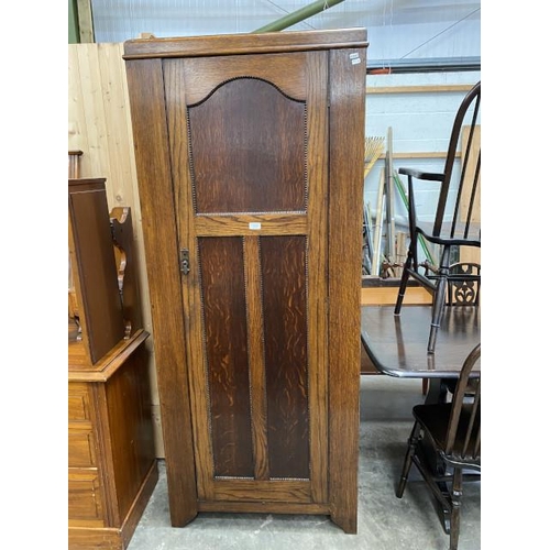 39 - 1920's oak single wardrobe 185H 77W 46D