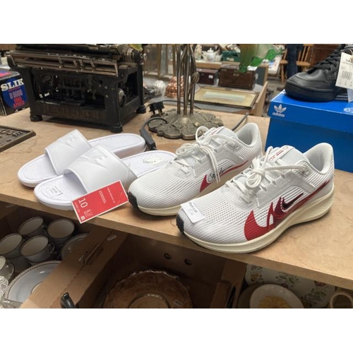 514 - Nike 'Benassi JDI' sliders in white - size 7.5 (new with tag) & Nike 'Pegasus 40' trainers in white ... 