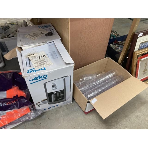 538 - 2 boxed Beko coffee machines models CFD6151W & a box of plastic cups (ex shop stock)