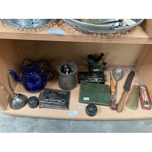 297 - 4 shelves of vintage kitchen wares, metal wares etc., inc. butter pats, mincer, enamel teapot, hipfl... 