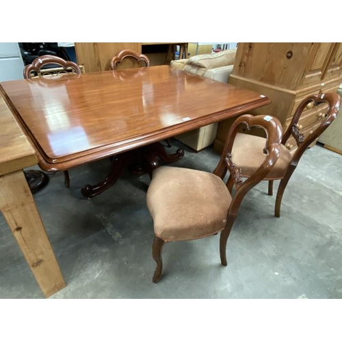 115 - Victorian mahogany pedestal dining table 73H 145W 117D and 4 balloon back chairs