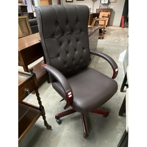 21 - Portuguese brown leather swivel office chair 65W