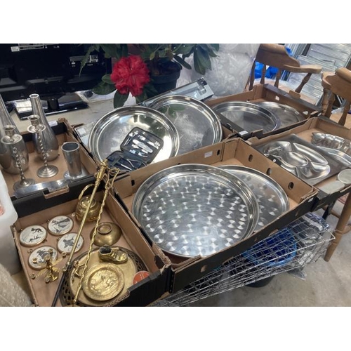 494 - Metal ware including Guy Degrenne serving platter, vases, candlesticks, brass, pewter, Gedore in ori... 