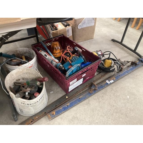 506 - 2 tubs of workshop tools, 2 clamps, torches, pillar drill, router etc (all as found)