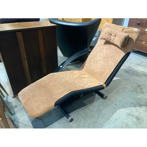 32 - 1980's design lounge chair, chaise longue, model Flexa by Adriano Piazzesi for Italian company Arket... 