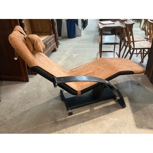 32 - 1980's design lounge chair, chaise longue, model Flexa by Adriano Piazzesi for Italian company Arket... 