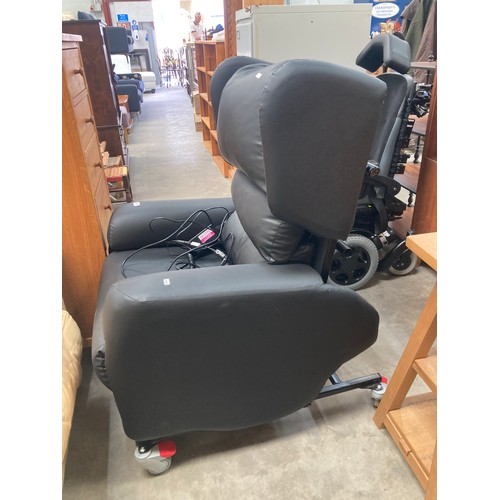 58 - MODULO CARE RISER RECLINER CHAIR (colourway - Black)  Purchased in 2022.     
Adjustable Seat width ... 