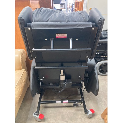 58 - MODULO CARE RISER RECLINER CHAIR (colourway - Black)  Purchased in 2022.     
Adjustable Seat width ... 