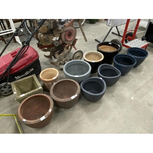 113 - 5 glazed ceramic planters 24H 33cm diameter, 25H 33cm diameter, 24H 24cm diameter, 29H 36cm diameter... 