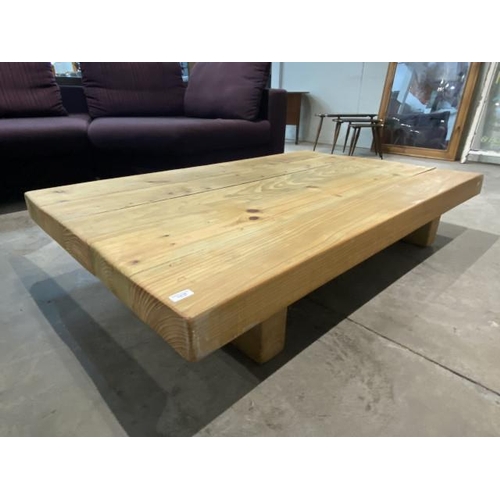 39 - Solid pine coffee table 28H 150W 93D