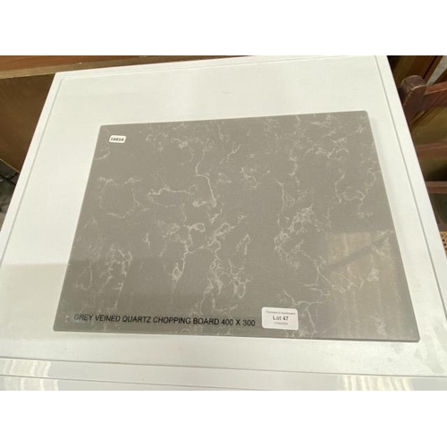 47 - Grey veined quartz chopping board 400 x 300mm