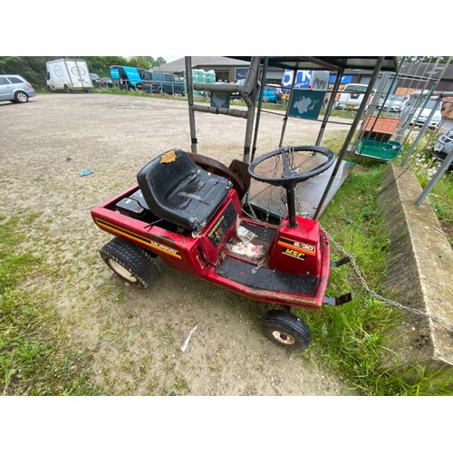 515 - Murray 8/30 ride on lawnmower (no key - sold for spares or repairs)