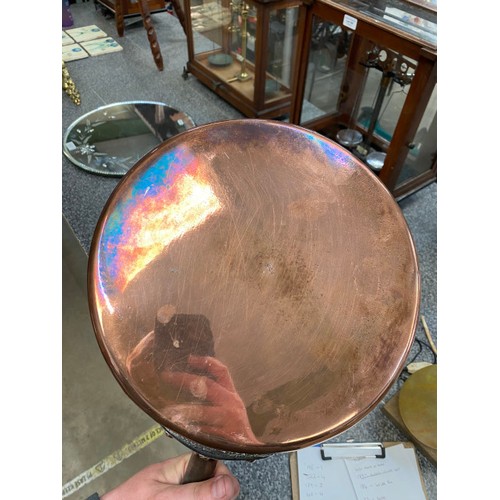 261 - Copper skillet (29cm diameter) with makers mark to base