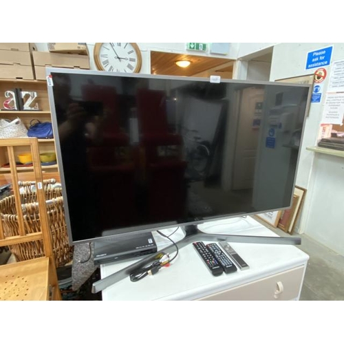 257 - Samsung UE43NU747OU TV with power lead and remote & a Majority SCH-DVD-BLK DVD player with power lea... 